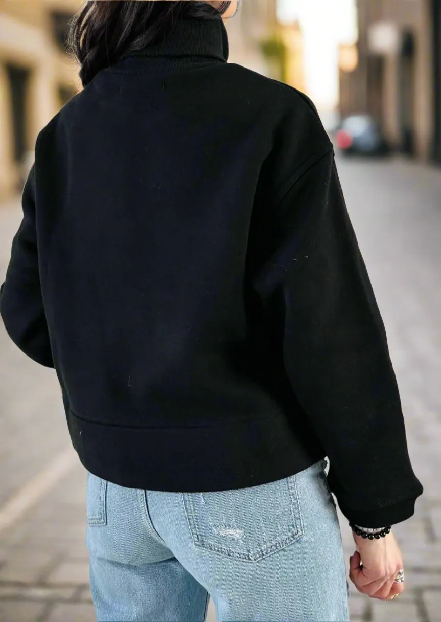 COZY BLACK TURTLENECK SWEATSHIRT