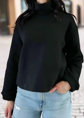 COZY BLACK TURTLENECK SWEATSHIRT