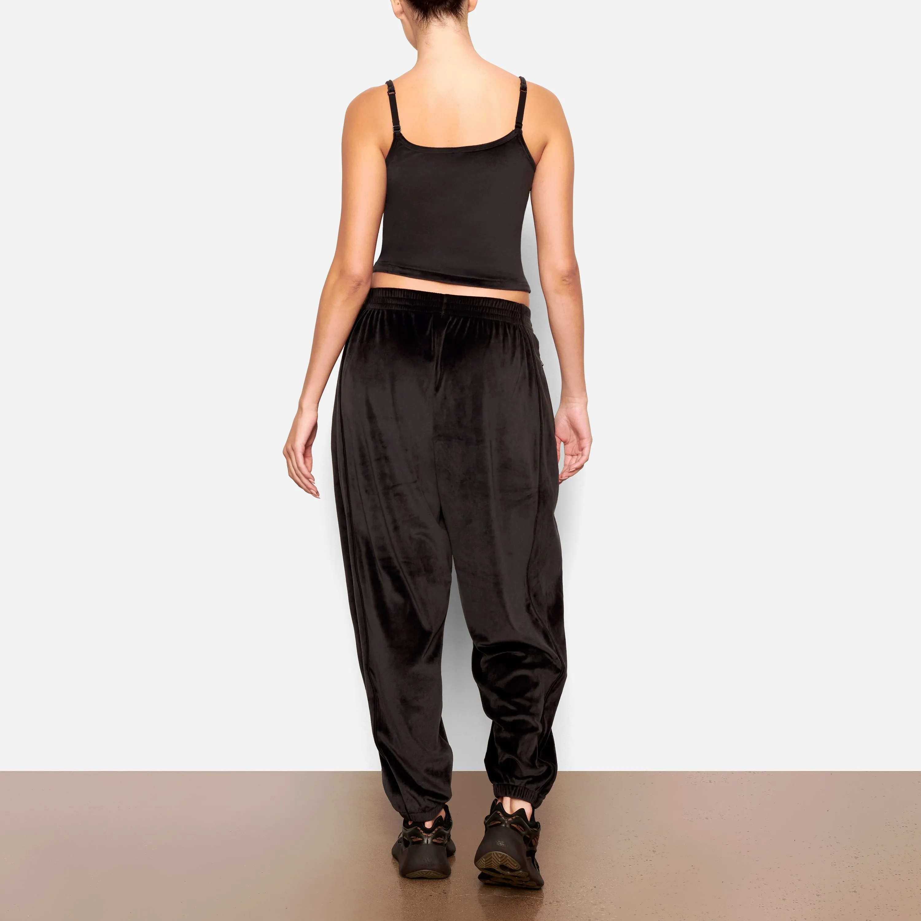 VELOUR OVERSIZED JOGGER | SOOT