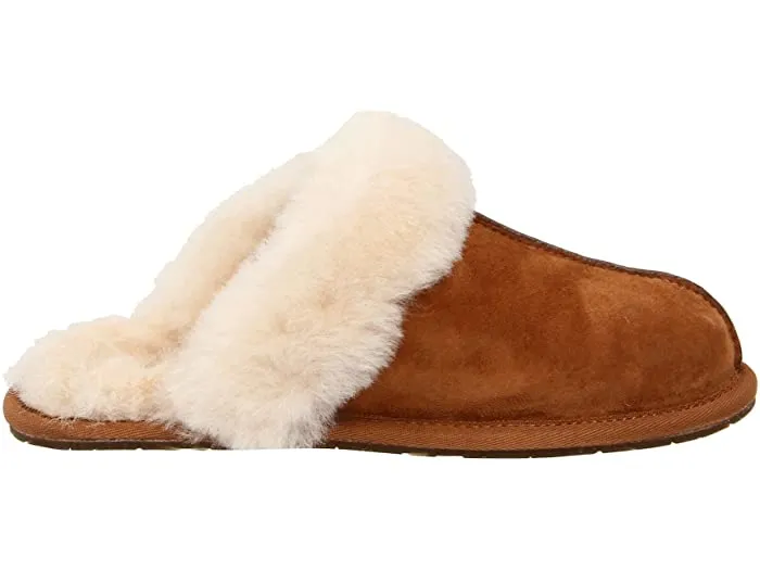 Women's UGG Scuffette in Chestnut